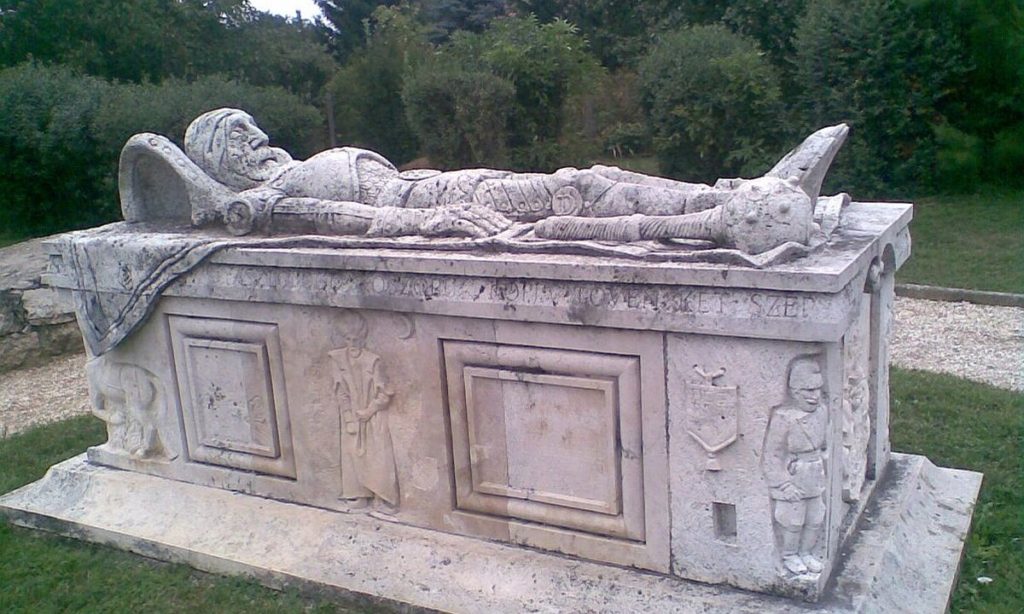 Pamätník Györgya Szondiho v neďalekom Drégelypalánku (Maďarsko)